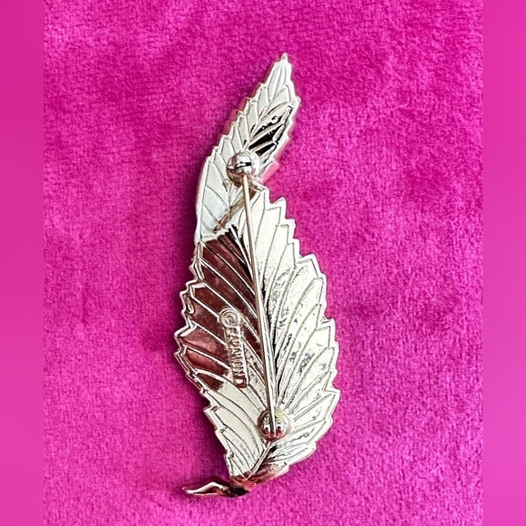 Vintage Sarah Coventry Brooch Signed Rhinestone Gold Tone Leaf  Pin 5424 G - Picture 6 of 10